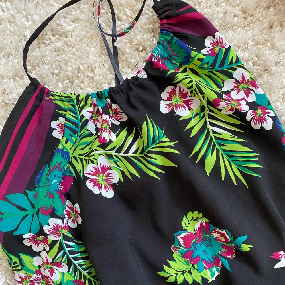 Summer Top ✨ - Picture 2 of 7